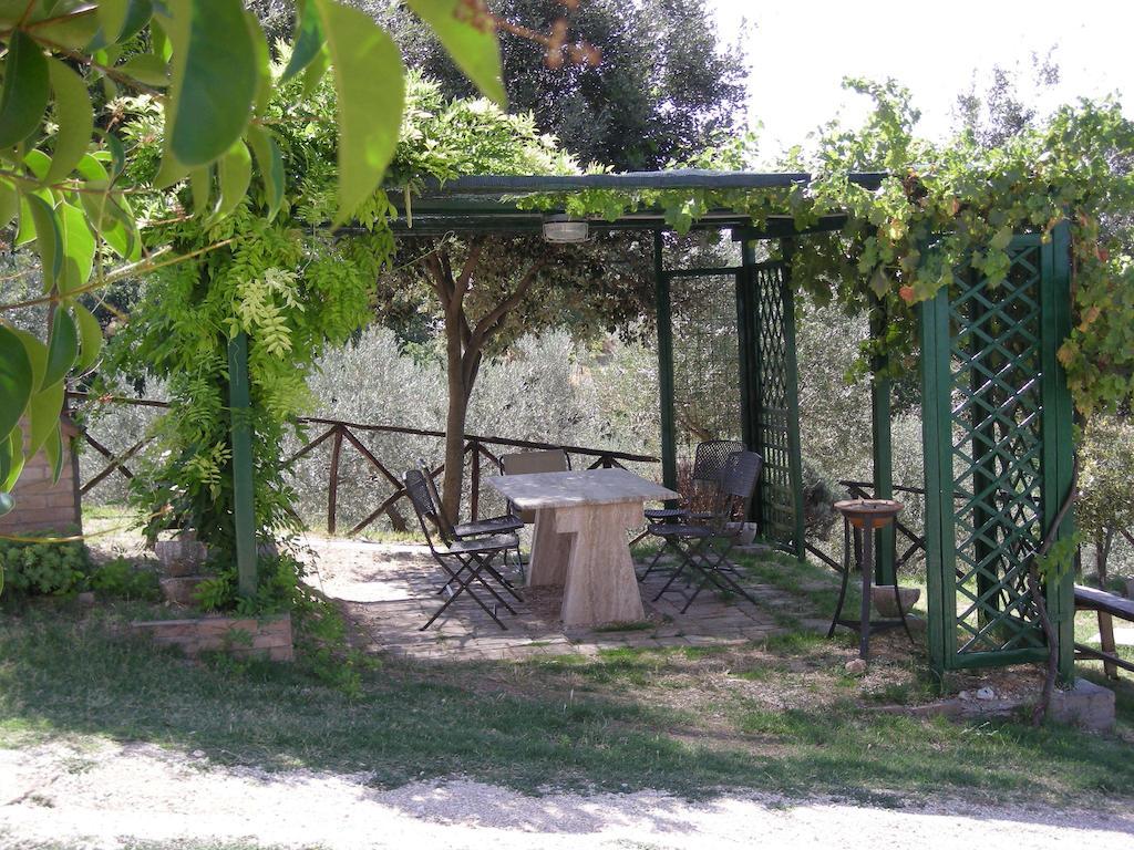 Villa Rosy Assis Exterior foto